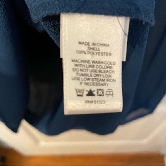 1.STATE Mock-neck Keyhole Top Medium/ Blue semi-sheer sleeves - Picture 7 of 8